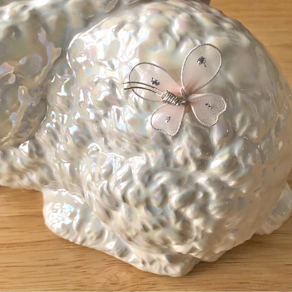 Vintage 1988 Enesco Pearlescent Iridescent White Bunny Figurine Decor - Picture 7 of 11